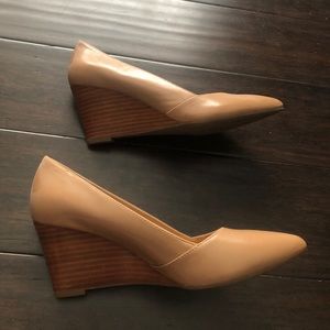 Franco Sarto size 7.5 nude/camel wedges never worn